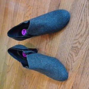 Liz Claiborne Women Grey Felt Shoes 8.5M